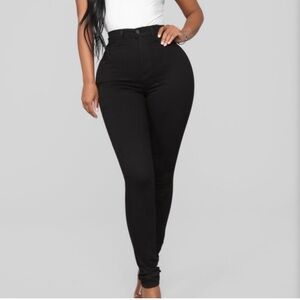 Fashion Nova -Kahula Skinny Jeans- Women's Size: 3-
Color: Black-NEW!!